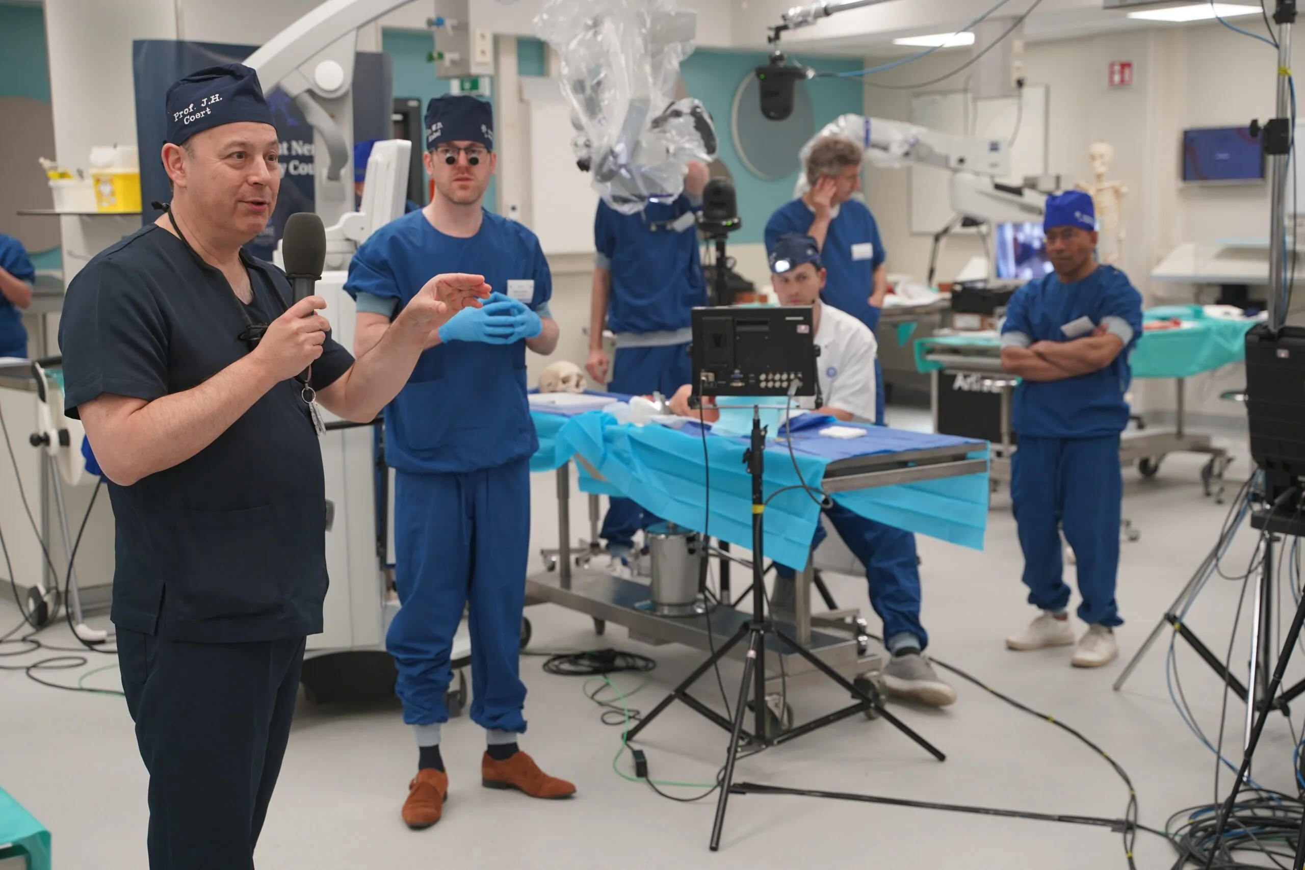 Faculty member explaining a technique in the Anatomy Skills Lab